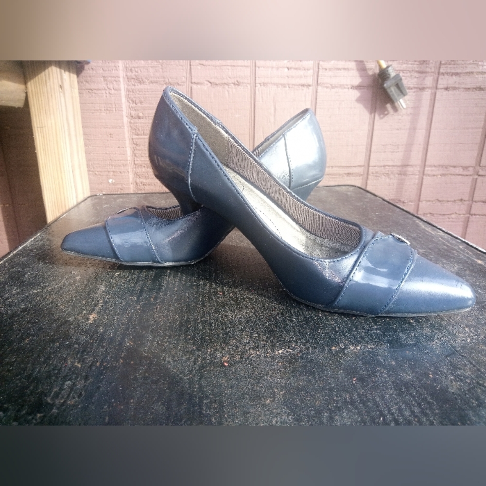 Female dark grey heel sz 7.5